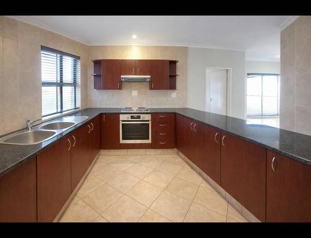 2 BEDROOM APARTMENT FOR SALE IN ZWARTKOP GOLF ESTATE